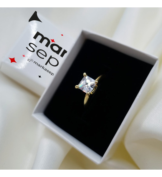 ALC Collection Altın Renk Büyük Elmaslı Zarif Tek Taş Kadın Yüzük