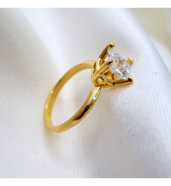 ALC Collection Altın Renk Büyük Elmaslı Zarif Tek Taş Kadın Yüzük