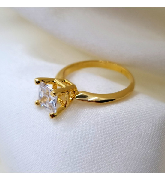 ALC Collection Altın Renk Büyük Elmaslı Zarif Tek Taş Kadın Yüzük