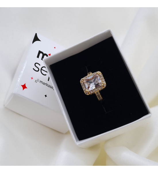 ALC Collection Dev Taşlı Altın Renkli Tasarım Zirkon Baget Yüzük